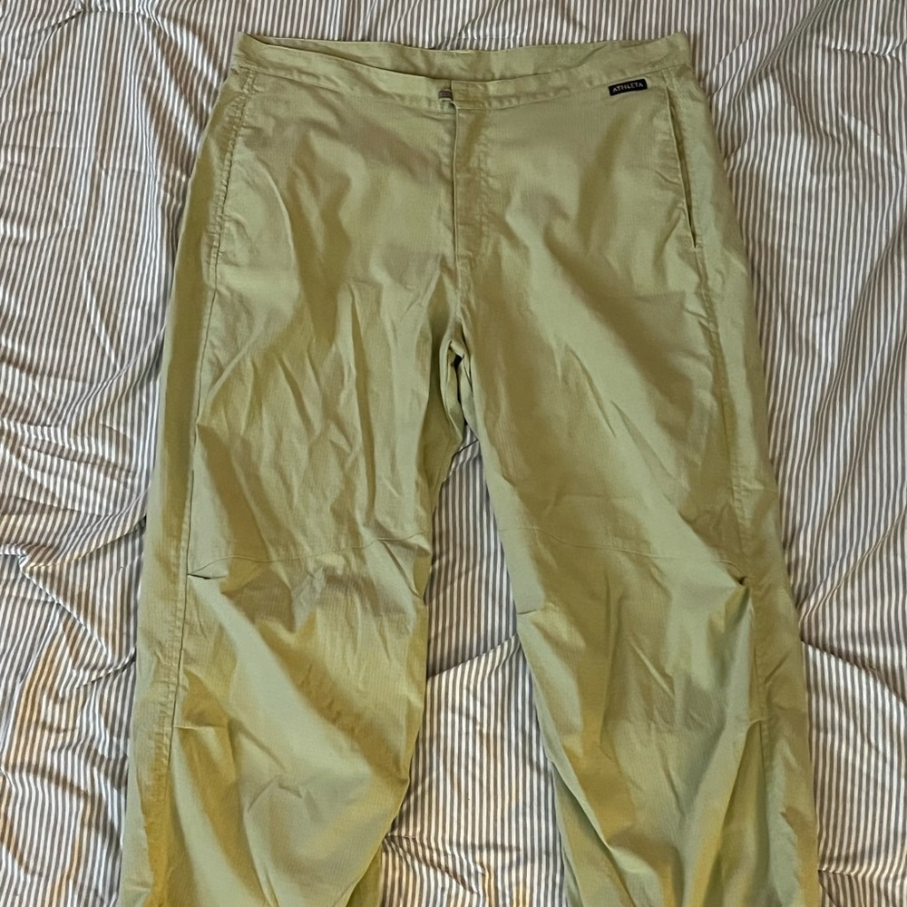 Athleta lightweight cargo capri